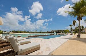 Rooftop Jacuzzi Condo Free Airport Transfer
