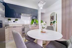 2-level Retreat Jacuzzi Free Airport Transfer