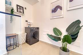 2-level Retreat Jacuzzi Free Airport Transfer
