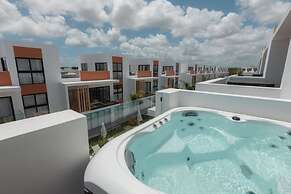 2-level Retreat Jacuzzi Free Airport Transfer