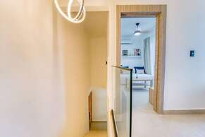 2-level Retreat Jacuzzi Free Airport Transfer
