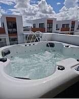 2-level Retreat Jacuzzi Free Airport Transfer