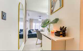 2-level Retreat Jacuzzi Free Airport Transfer