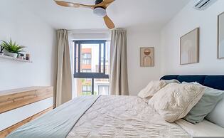 2-level Retreat Jacuzzi Free Airport Transfer