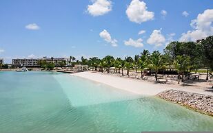 2-level Retreat Jacuzzi Free Airport Transfer
