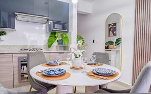 2-level Retreat Jacuzzi Free Airport Transfer