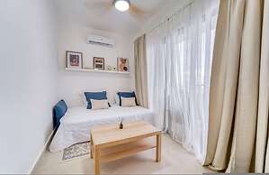 2-level Retreat Jacuzzi Free Airport Transfer