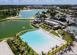 2-level Retreat Jacuzzi Free Airport Transfer