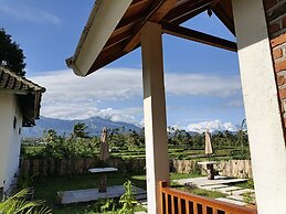Botanika Estate
