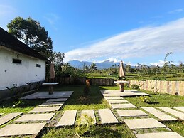 Botanika Estate