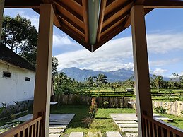 Botanika Estate