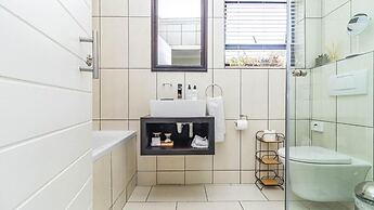 Hermanus Cliff Path Lodge