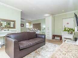 Hermanus Cliff Path Lodge