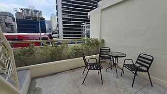 Norns Silom Cafe & Stay