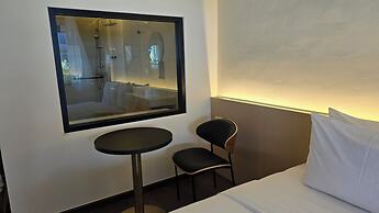 Norns Silom Cafe & Stay