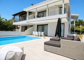 Heaven Horizon Villa - Ethereal and Blissful Gem