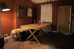 House - Central Stamford - Sleeps 4 - Parking