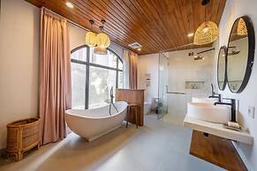 Darina Villa