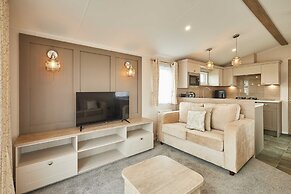 Host Stay Stag Lodge