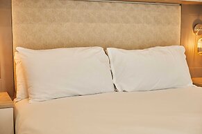 Host Stay Stag Lodge