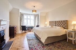 Host Stay Lavengro