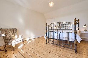 Host Stay Lavengro