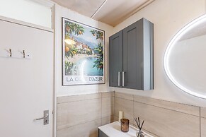 Host Stay Essex Place