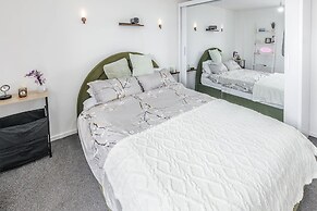 Host Stay Essex Place