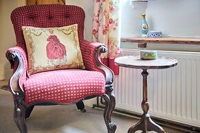 Host Stay Wistermead Cottage