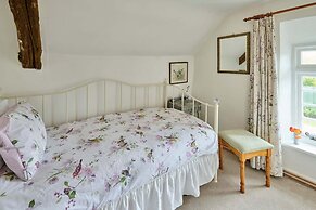 Host Stay Wistermead Cottage