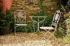 Host Stay Wistermead Cottage