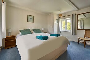 Host Stay Teal Cottage