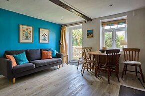 Host Stay Teal Cottage