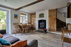 Host Stay Teal Cottage