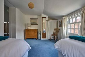 Host Stay Teal Cottage