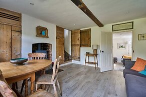 Host Stay Teal Cottage
