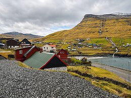 Traditional Cabin with Sea View