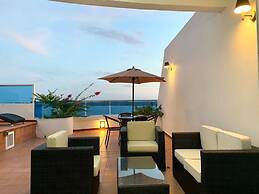 Duplex Penthouse With Private Jacuzzi!