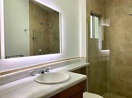 Duplex Penthouse With Private Jacuzzi!