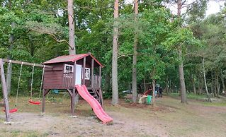 Lakeside Holiday Villa, Private Garden