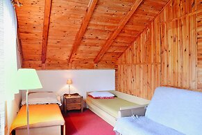 Lakeside Holiday Villa, Private Garden