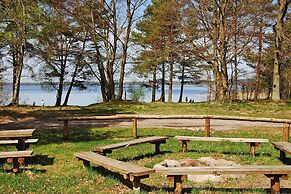 Lakeside Holiday Villa, Private Garden