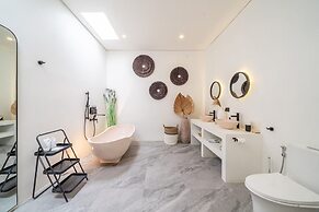 White Manta Villa