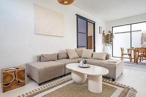 White Manta Villa