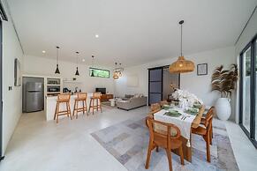 White Manta Villa