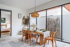 White Manta Villa