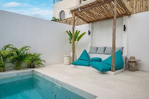 White Manta Villa