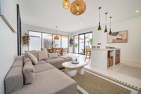 White Manta Villa