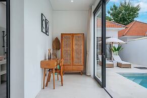 White Manta Villa
