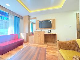Darjeeling Hotel Dolma Golden